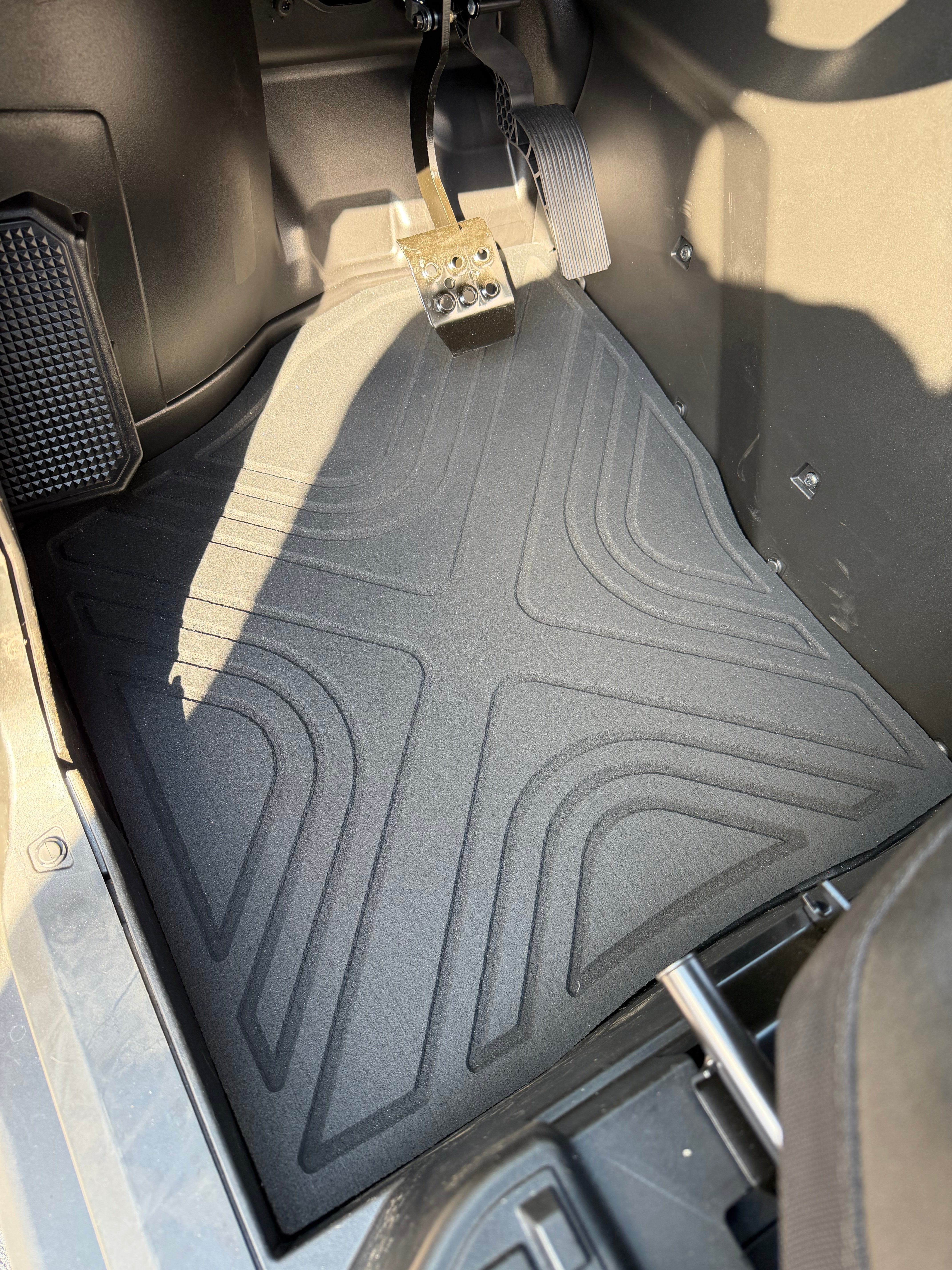 Polaris XPEDITION Floor mats – Top Side Surface Treatments